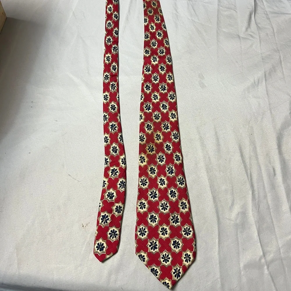 Robert Talbott for Andy Thornal Silk Tie Geometric Pattern Red Navy Mens Necktie